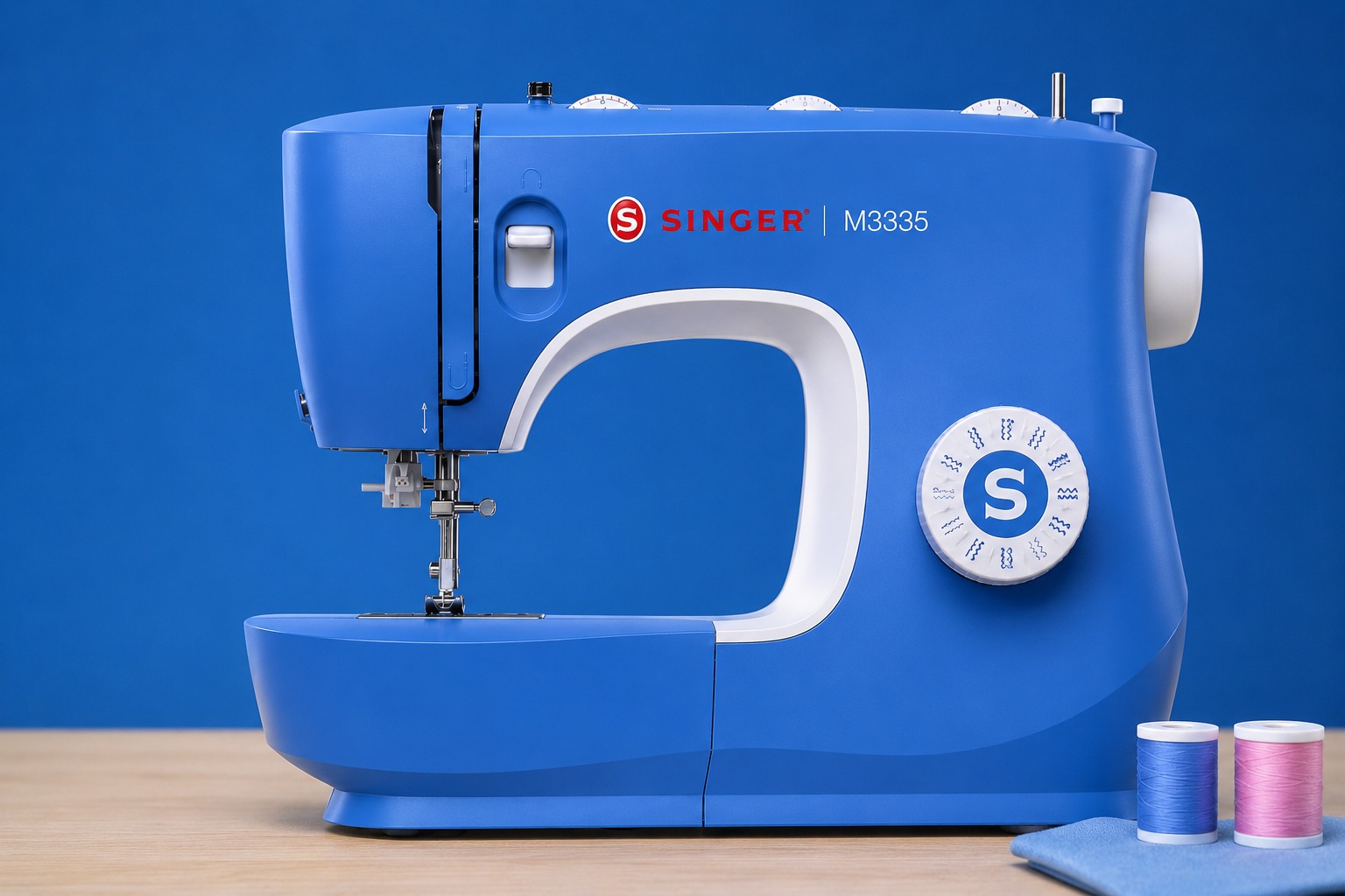 Máquina de costura Singer M3335 Azul em destaque